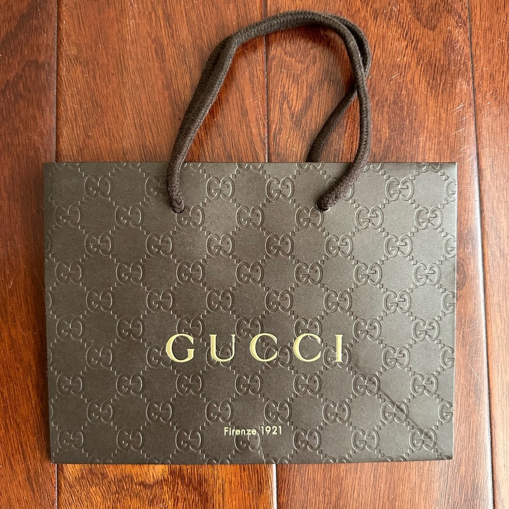 Gucci accessory shopping bag